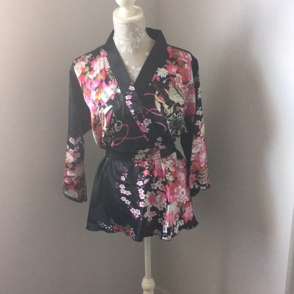 Black multi top great w/jeans